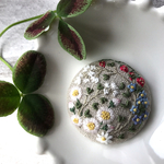リネン生地刺繍ブローチ