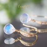 AAA・宝石質レインボームーンストーンのジルコニア・フック・ピアス