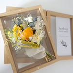 ４日以内発送　アモローサローズアレンジ　プリザーブドフラワー/ドライフラワーの花束アレンジ　二つ折り写真立て 2Lの大きい写真用