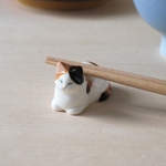 香箱座り猫の箸置き/置物［ミケ］