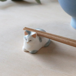 香箱座り猫の箸置き/置物［グレー］