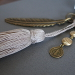 大きな羽根と🪶タッセルのkeyring