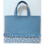  [完成品] レッスンバッグ 　通園通学　カバン　バッグ　フリル　花　小花KOKKA　ブルー　水色　くすみブルー　青　保育園　幼稚園　小学校　入園入学グッズ　入園入学　女の子