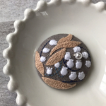 リネン刺繍ブローチ