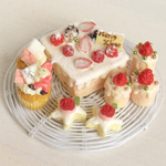 ドールハウス☆ミニチュア☆いちごとホワイトチョコのクリスマスショートケーキ
