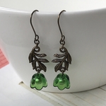 Luna.幸せ花　緑のすずらんとリーフのピアス