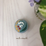【スズラン刺繍ブローチ　空色】母の日の贈り物に♡　プチギフトにおすすめ♡　刺繡を暮らしに
