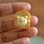 くまめろんパントースト🐻ブローチまたはマグネット