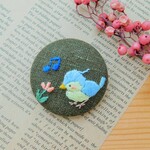 刺繍 ブローチ お花と青い小鳥