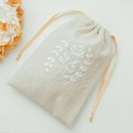 【受注製作】白糸刺繍 薔薇の巾着ポーチ 