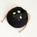 【受注製作】まあるい 刺繍 巾着  カモミール