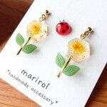 キラキラお花とてんとう虫 イヤリング＆ピアス  yellow