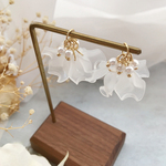 2個【S-19】デザインパーツ　  花　フラワー 　花びらタッセル