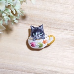 ネコの刺繍ブローチ  〜teacup cat〜