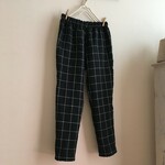 ウィンドウペンリネンで作ったテーパードパンツ