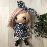 着せ替え〈2点セット〉ෆ̈ ハッピードール　イーマリー　(リボン・レース付きワンピース) 紺花柄　小花　リボン　ピン付き