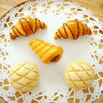 パンのブローチ