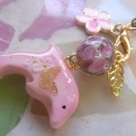 ◇554　桜色　🌸イルカとトンボ玉のストラップ🐬💦
