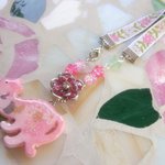◇563　桜色　🌸伸び猫とさくらのバッグチャーム🐱