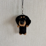 編みぐるみ犬ストラップ:ミニチュアダックス(ブラックタン)