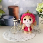 苺帽子たれ耳うさぎちゃん 苺ペンダント付き☆　ハンドメイド　羊毛フェルト ホーランドロップ　ロップイヤー　ウサギb　ハンドメイド 姫系  雑貨