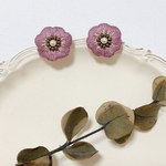 小さめサイズのお花刺繍ピアス/マゼンタ