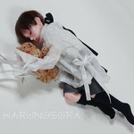 クマちゃんと寝てる男の子