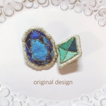 宝石刺繍ブローチ