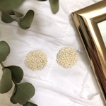 まんまる（ベージュ） ::ビーズ 刺繍　ビーズ刺繍　樹脂　樹脂イヤリング　樹脂ピアス　シンプル::