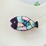 ステンドグラスなおさかな刺繍ブローチ