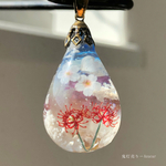 夕焼け空と三日月と桜に彼岸花。　オルゴナイト　雲レジン　ドロップ　蓄光　ネックレス