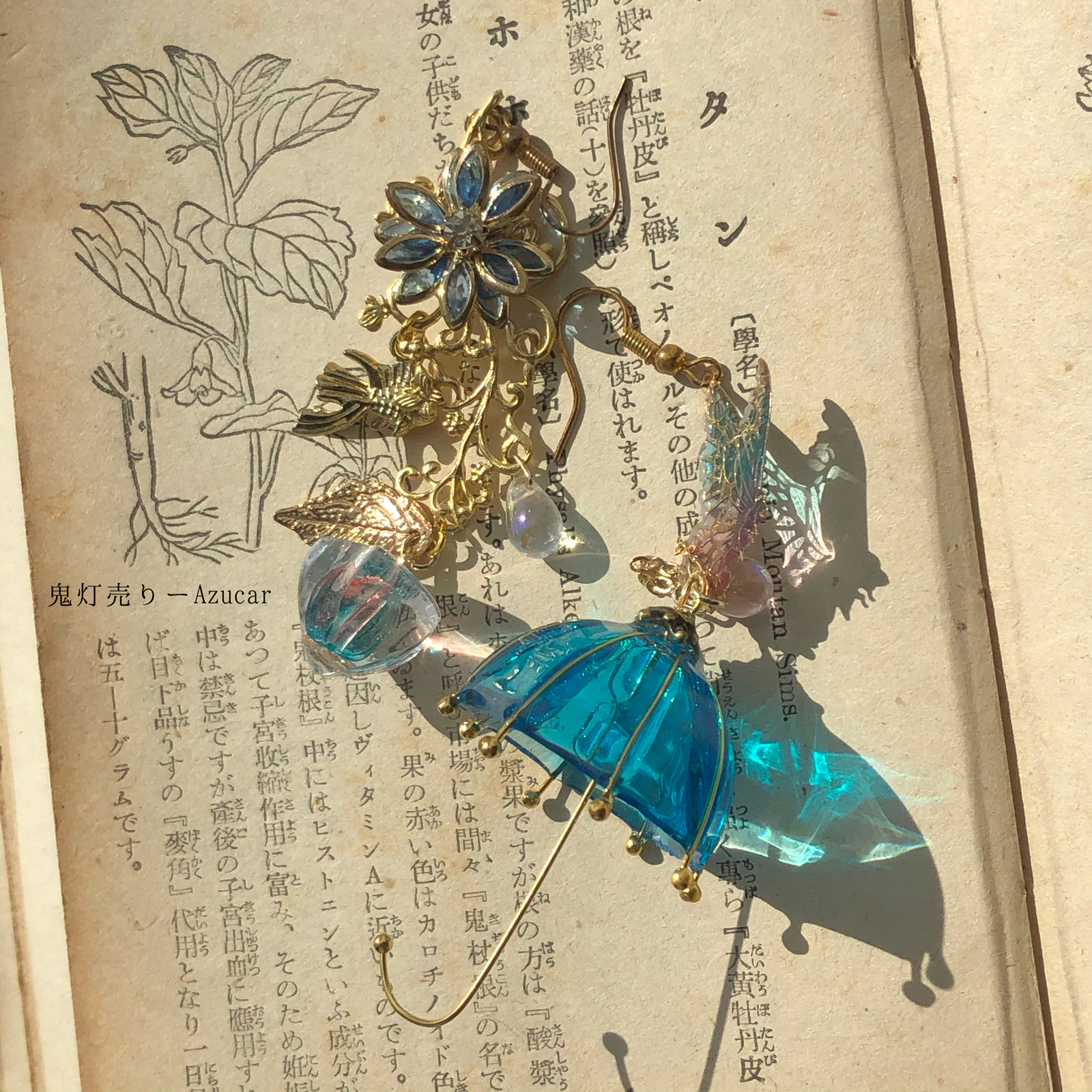 甘雨で育つ鬼灯と蓮。 傘レジンとほおずき 唐草と金魚 和装小物 ピアス 