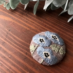 【ブローチorヘアゴムorパッチンピンorポニーフック】ネモフィラ刺繍　コーヒー