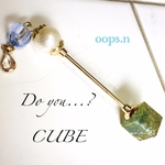 Do you...?CUBE.2 キューブ 四角 キラキラ 飴玉ビーズ クリスタル ヘアバトン 青 ブルー 蒼 ラメ 