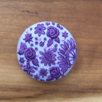 刺繍くるみボタン（ヘアゴム/ブローチ）