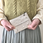 シロツメクサの手刺繍ティッシュポーチ