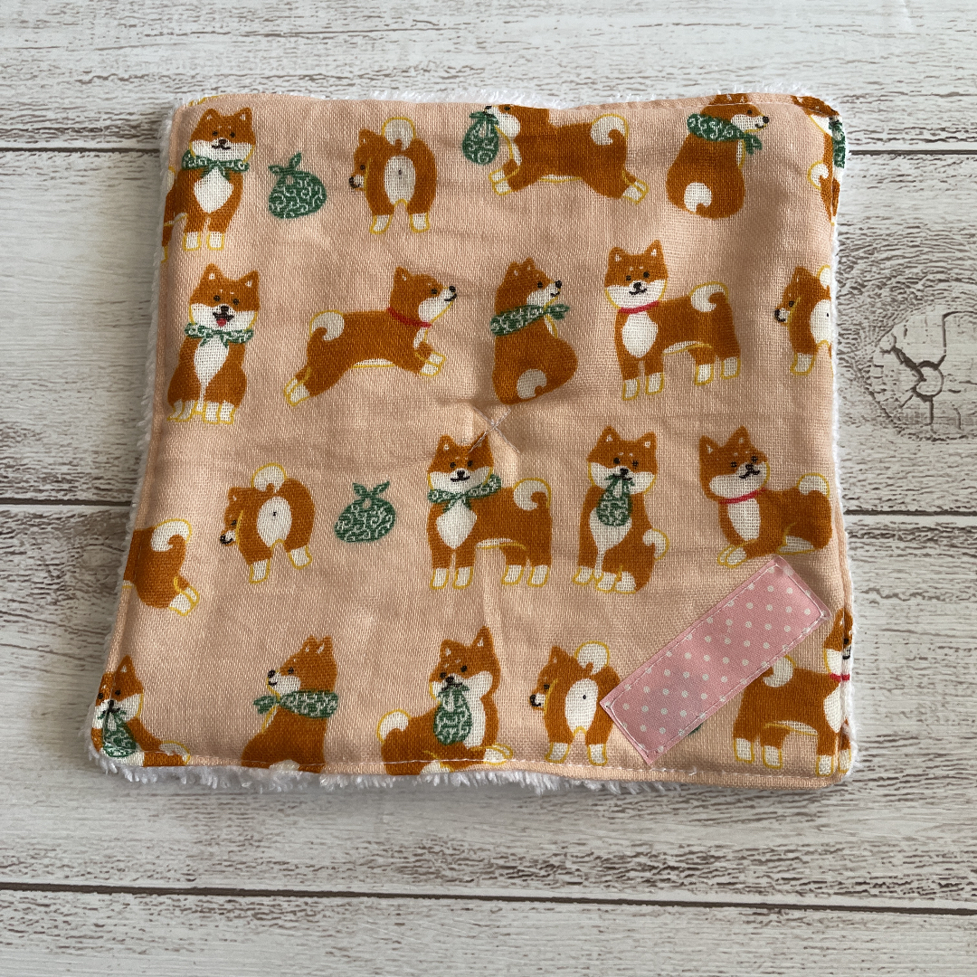 ハンドメイド　ハンカチ　40 柴犬 今治タオルハンカチ 柴犬 刺繍 - アニマルモチーフ redbee