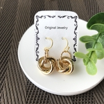 3連リングの大ぶりピアス/イヤリング(アンティーク、レトロ、ビンテージ、メタルパーツ、