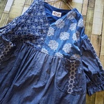 デニム刺繍とダンガリーのVネックワンピ♪