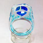 魔石を閉じ込めた指輪　ウッドレジン　レジン