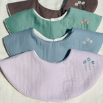 【Sale✩.*˚】お花刺繍入り❁まんまるスタイ