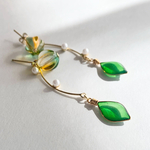 Emerald yellow glasses & peals耳飾り