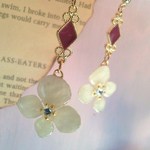 樹脂ポストピアス　紫陽花の押し花＆ダイヤモチーフ