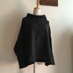 ベルギーLibeco社リネン黒で作ったハイネックショルダードロッププルオーバー