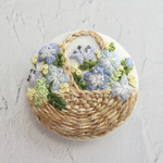 【春の花かご】刺繍ブローチ