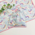 再】夢カワ 水色ペガサスと虹柄 40×60 ランチョンマット＆巾着袋 給食セット 女の子 パステルカラー ボタンループ付き ランドセルフック ユニコーン 小学校