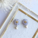 お花とパールの刺繍イヤリング　ラベンダー