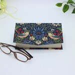 【母の日に】カルトナージュ♪　オシャレなメガネケース（Moda いちご泥棒/マルティックブルー）