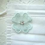 クローバーレースとスワロのマスクアクセサリー(ホック)