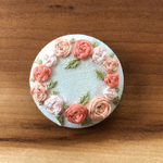 刺繍くるみボタン（ヘアゴム/ブローチ）